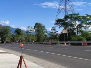 registro de campo electromagnético de una línea de transmisión de energía en una vía