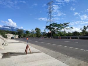 registro de campo electromagnético de una línea de transmisión de energía en una vía