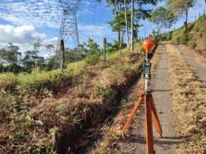 registro de campo electromagnético de una línea de transmisión de energía en una vía rural